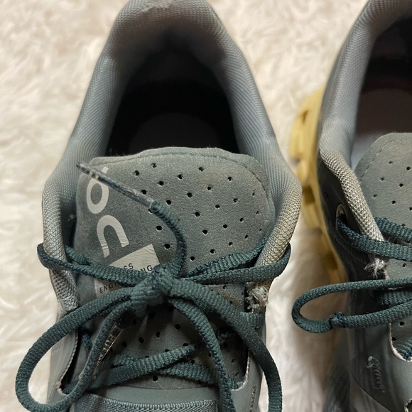 ON CLOUD HELION SWISS ENGINEERED RUNNING SHOES - Picture 5 of 16